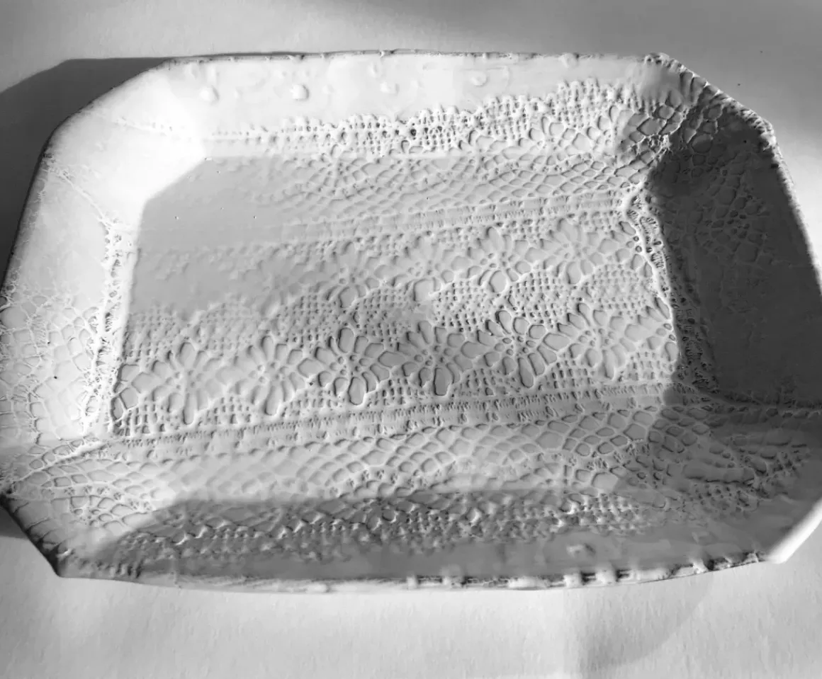Dentelle Rectangular Plate